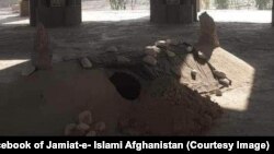 په کندهار کې د ملانقیب الله اخند د ویجاړ شوي قبر یو انځور