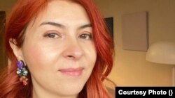 Psihoterapeutul Simona Tache a explicat pentru Europa Liberă mecanismele care îi împiedică pe oameni să acționeze într-o situație dificilă.