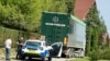 Camionul cu lemne a ajuns la un complex turistic din Valea Drăganului.