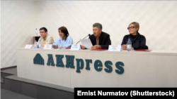 Ататүрк паркындагы үйлөрдүн жана жер тилкелердин ээлери маалымат жыйынында. 25-апрель, 2024-жыл.