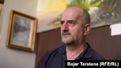 Shyqri Çeliku i emocionuar teksa rrëfen për largimin nga banesa e tij në vitin 1999.