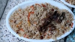 خوست کې یو خیریه بنسټ خلکو ته روژه ماتی برابروي