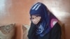 ارشیف: په کابل کې له زده کړو یوه بې برخې کړای شوې نجلۍ د طالبانو د بندیزونو له کبله اوښکې تویوي.