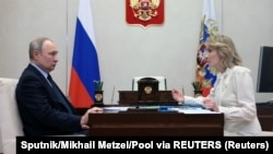 Президент РФ Владимир Путин и уполномоченная президента России по правам ребенка Мария Львова-Белова. Россия, Москва, 16 февраля 2023 года