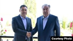 Садыр Жапаров жана Эмомали Рахмон.
