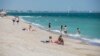 Unele cursuri organizate de instituțiile publice au loc la mare. Sunt experți care se tem că, de fapt, scopul acestora nu este pregătirea profesională a angajaților, ci oferirea unor servicii turistice. 