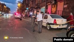 Armenia - Law-enforcement officers inspect the scene of a fatal accident caused by a police car escorting Prime Minister Nikol Pashinian, Yerevan, April 26, 2022.