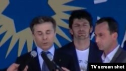 Гражданам страны стало известно, какие суммы со своих счетов снимают богатые люди