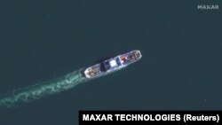 Паром, перевозящий грузовики через Керченский пролив, 12 октября 2022 года