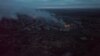 Пожары и дым в Угледаре во время обстрелов города армией РФ. Донецкая область, 26 января 2023 года