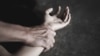 În România, primele persoane care intră în contact cu victimele unui act sexual fără consimțământ nu au proceduri clare pentru a interacționa cu ele și acționează după cum cred că e bine să o facă. Imagine generică