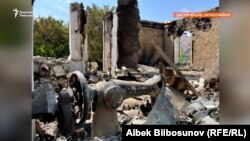 Куралдуу кол салуудан талкаланган үй. Достук айылы, Баткен району. 14-17-сентябрь, 2022-жыл.
