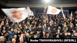 Зал на тысячу мест оказался переполнен, многие наблюдали за церемонией стоя