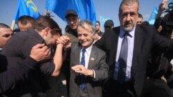 Qırımtatarlar Mustafa Cemilevni qarşılay, Türk divarı, 2014 senesi mayısnıñ 3-ü