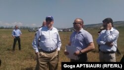 იან კელი საოკუპაციო ხაზთან