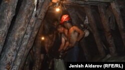 Кыргызстандагы шахталардын бири. Иллюстрациялык сүрөт.
