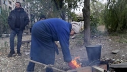 Во Костјантинивка, неколкумина цивили изложени на постојаното бомбардирање