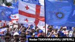 Чем меньше времени остается до парламентских выборов в Грузии, тем больше заявлений слышно от представителей оппозиции о фактах давлений со стороны властей