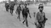Юные партизаны красных кхмеров вступают 17 апреля 1975 года в Пномпень
