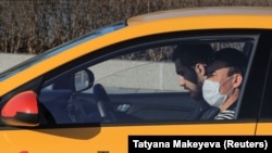 Орусиядагы такси айдоочу. 2020-жылдын 26-марты. 