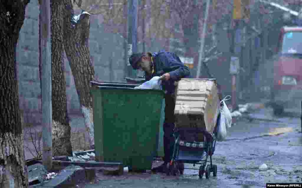 Armenia -- Homeless people in one of Yerevan's shelters, Yerevan, 13Dec2012