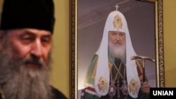 Предстоятель УПЦ (Московского патриархата) митрополит Онуфрий (Березовский) в своей резиденции в Киево-Печерской лавре. А на стене – портрет Московского патриарха, главы Русской православной церкви Кирилла. Киев, 4 января 2017 года