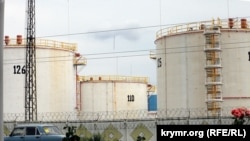 Նավթային պահեստարանները Ղրիմի Թեոդոսիա քաղաքում, արխիվ