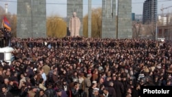 Территория у памятника Мясникяну, Ереван, 1 марта 2008 года