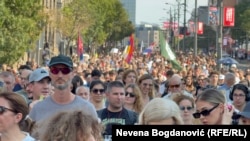 Протестът в сръбската столица Белград поиска наказание за полицейските служители, които демонстрантите обвиняват в упражняване на насилие срещу протестиращи. 8 септември 2025 г.