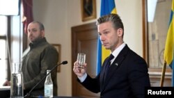 Conferința de presă a miniștrilor apărării din Ucraina și Suedia la Stockholm, în noiembrie 2024.