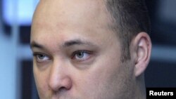 Бүгүнкү гезиттер Максим Бакиевдин Лондондо кармалышын күндүн башкы темасы катары жазып чыкты.