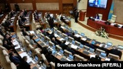 Қазақстан парламенті. 2015 жыл. (Көрнекі сурет)