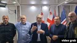 სურათზე მარცხნიდან მარჯვნივ: ირაკლი ნადირაძე, მურთაზ ზოდელავა, პაატა ბურჭულაძე, პაატა მანჯგალაძე და ლაშა ბერიძე