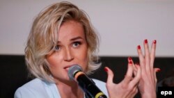 Полина Гагарина. Архивдик сүрөт