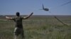 Украински военен тества американски разузнавателен дрон RQ-20 Puma в Донецка област, 13 юни 2024 г.