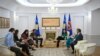 Pamje nga takimi mes presidentes së Kosovës, Vjosa Osmani me përfaqësues të organizatave joqeveritare.