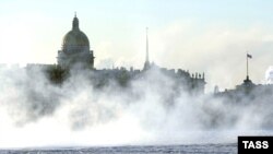 В холодную питерскую погоду не особенно помитингуешь
