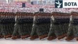 Ushtarë kinezë gjatë një parade ushtarake në Pekin më 3 shtator 2025. 
