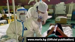 Бишкекте ачылган убактылуу стационарлардын биринде тартылган сүрөт. 2020-жылдын 6-июну.