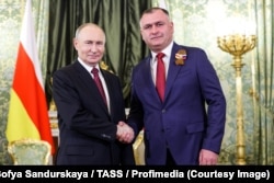 Владимир Путин и Алан Гаглоев, архивная фотография