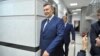 Віктар Януковіч пасьля відэаканфэрэнцыі з украінскім судом, дзе яго дапытвалі справе пра забойствы актывістаў Эўрамайдану ў студзені-лютым 2014 году. 25 лістапада 2016 году