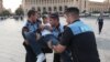 Полиция уносит члена движения Давида Санасаряна с места акции протеста, Ереван, 29 июля 2015 г.