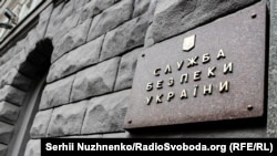 По данным следствия, куратором обоих фигурантов дела был кадровый сотрудник военной разведки Венгрии, «чье лицо уже идентифицировано Службой безопасности»