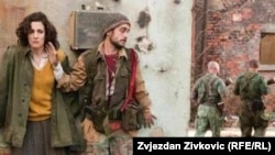 კადრი ფილმიდან "სისხლისა და თაფლის ქვეყანა"