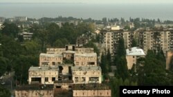В видеосюжете говорится, что за 3 месяца в комиссию поступило 200 заявлений