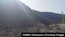 Lucrările la barajul de la Surduc (Covasna) de pe râul Bâsca Mare ar fi realizate în proporție de 75%, susține Hidroelectrica. Investiția a început în comunism.