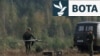 Një ushtar bjellorus mban një dron gjatë stërvitjeve të përbashkëta ushtarake ruso-bjelloruse muajin e kaluar.