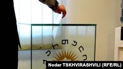 Сегодня в службу мониторинга Контрольной палаты вызвали несколько граждан, перечисливших денежные средства «Грузинской мечте»