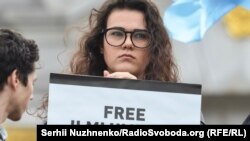 Ayşe Umerova Kyivde ötkerilgen narazılıq aktsiyasında