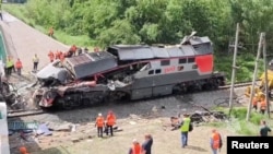 Последиците от срутването на мост и дерайлирането на влак в Брянска област в Русия